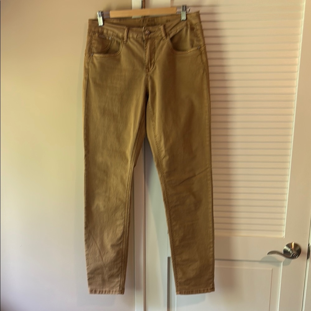 Tan skinny jean